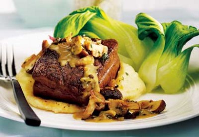 Médaillons de cerf, sauce aux champignons et au poivre vert