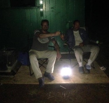 La lanterne est pratique pour savourer un verre de vin en soire