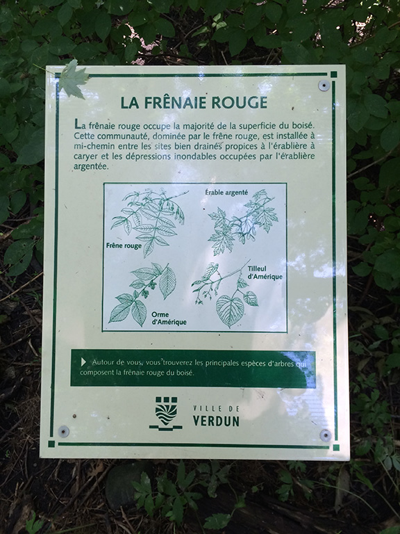 Photo d'une pancarte signalant la frnaie rouge